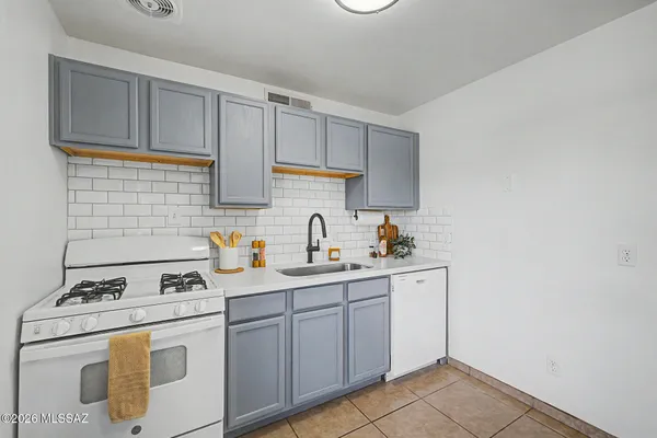 $170,000 | 350 North Silverbell Road, Unit 86, Tucson, AZ 85745