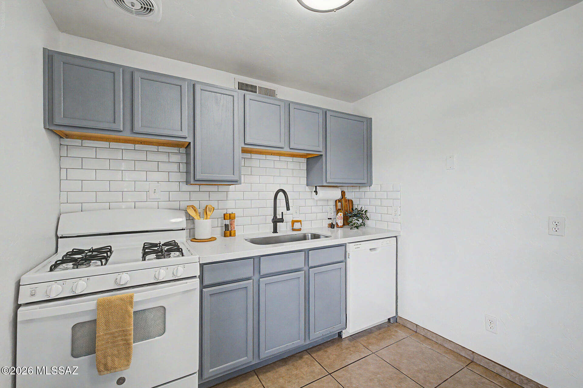 350 North Silverbell Road, Unit 86 Tucson, AZ 85745 - Photo 1 of 22 10 - Silverbell