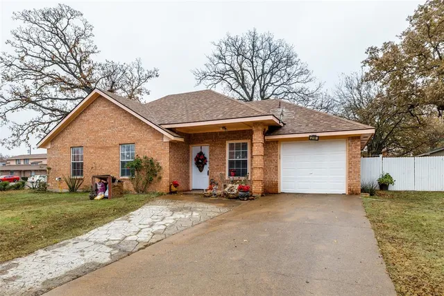 $225,000 | 216 Creekstone Court, Seagoville, TX 75159