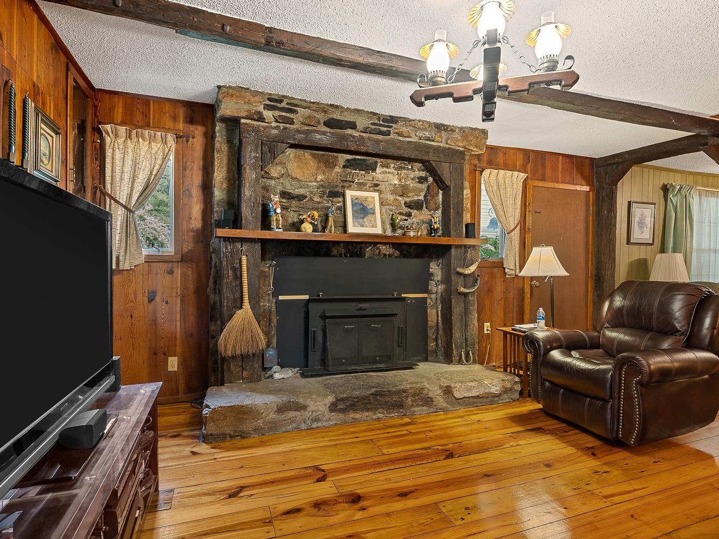 175 Rock Ridge Farm Road Campobello, SC 29322 - Photo 4 of 36