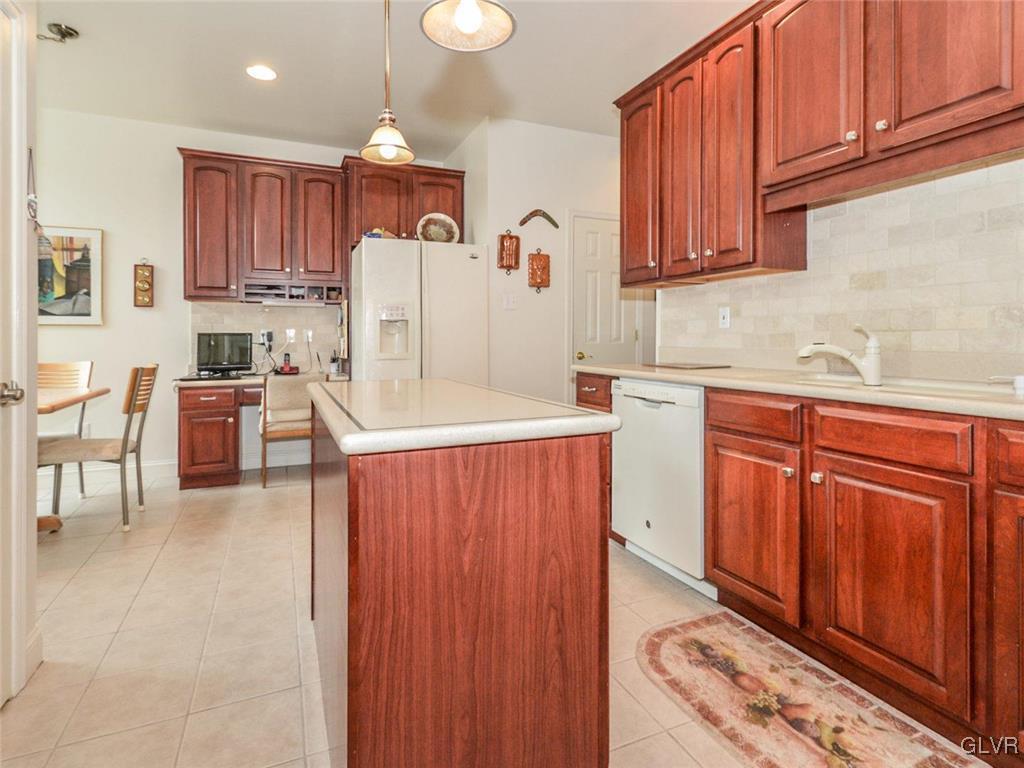 720 Dorset Road Allentown, PA 18104 - Photo 8 of 24 Gallery Image 8