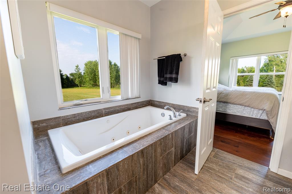 10125 Chase Lake Road Fowlerville, MI 48836 - Photo 17 of 40