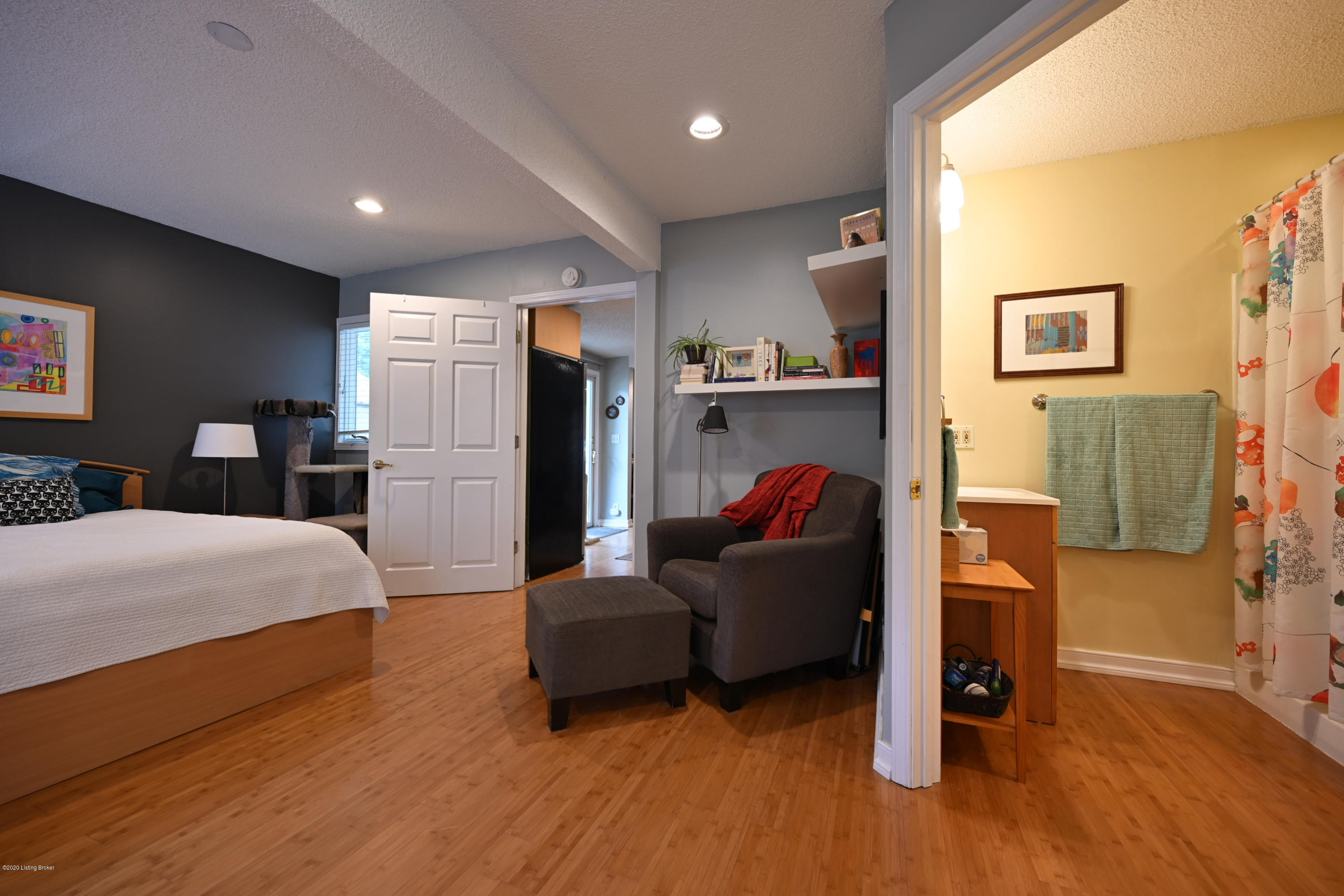 3014 University Road Louisville, KY 40206 - Photo 18 of 36 Principal bedroom and bath