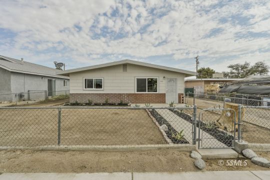 420 West Upjohn Avenue Ridgecrest, CA 93555 - Photo 1 of 32 a front view of a house with yard