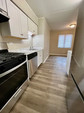 $1,495 | 914 School Street, Unit 1, Lisle, IL 60532