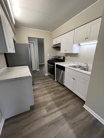 $1,495 | 914 School Street, Unit 1, Lisle, IL 60532