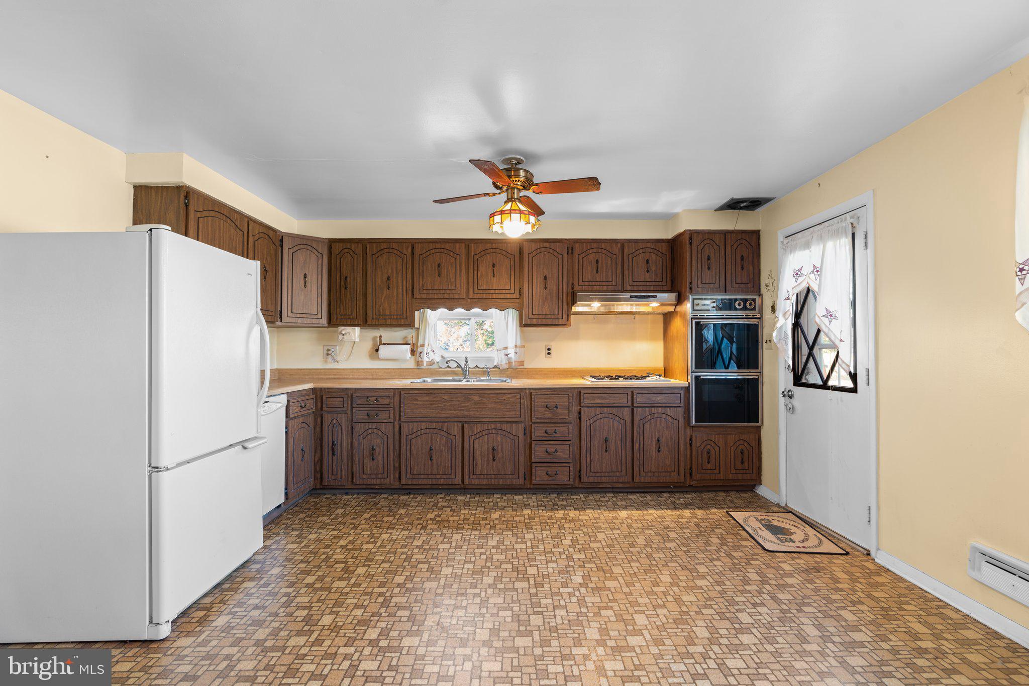 7858 Kentley Road Dundalk, MD 21222 - Photo 8 of 40