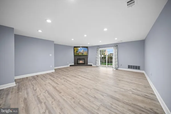 $650,000 | 967 South Rolfe Street, Unit 2, Arlington, VA 22204