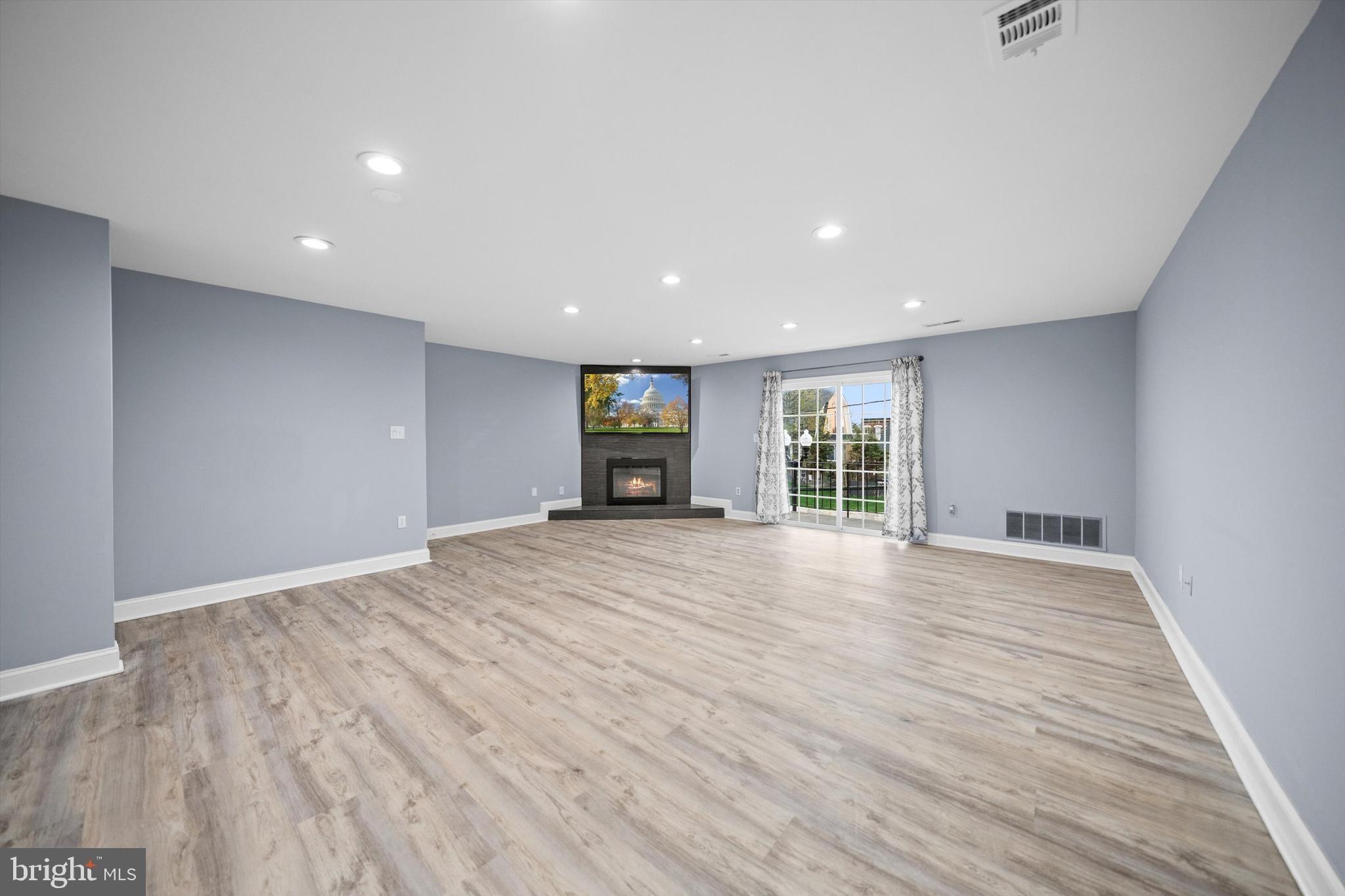 967 South Rolfe Street, Unit 2 Arlington, VA 22204 - Photo 4 of 21