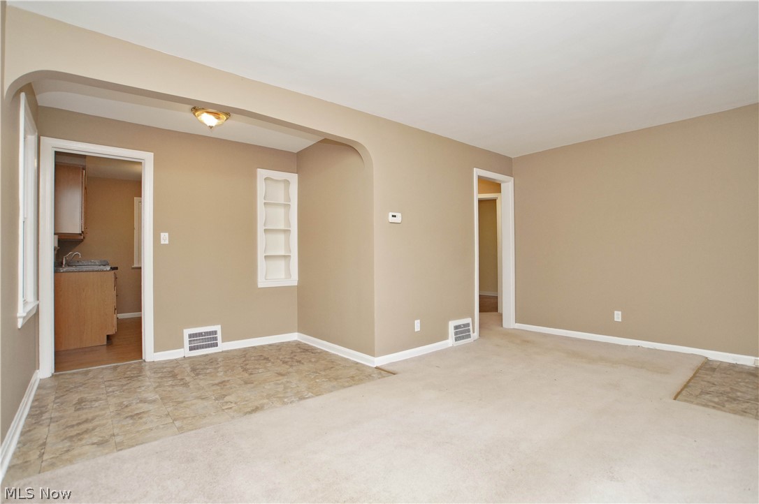 4138 Ellison Road Cleveland, OH 44121 - Photo 4 of 26