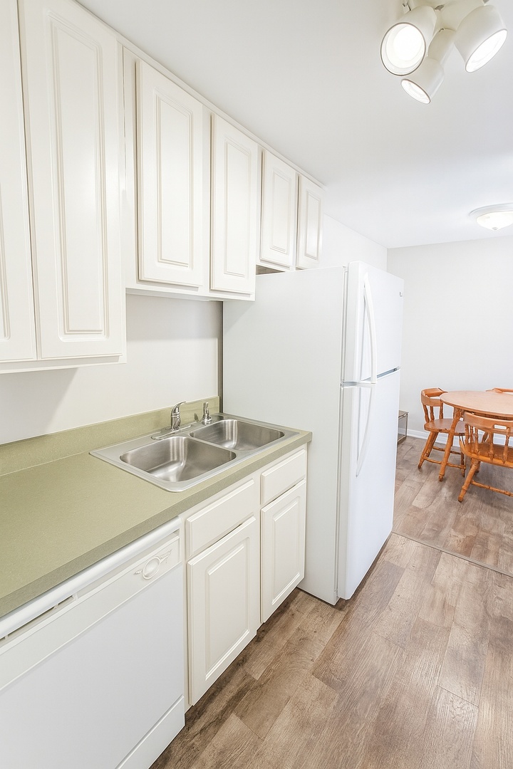 1870 Tall Oaks Drive, Unit 3104 Aurora, IL 60505 - Photo 4 of 16 a kitchen with a sink and cabinets
