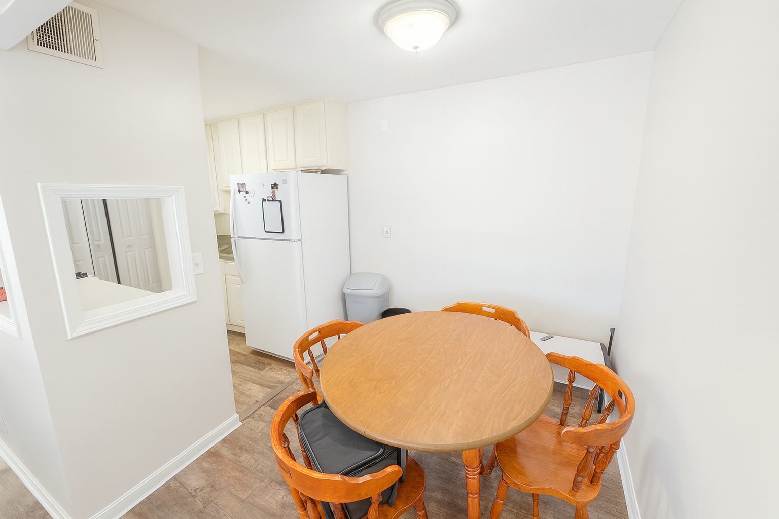 1870 Tall Oaks Drive, Unit 3104 Aurora, IL 60505 - Photo 8 of 16 a view of a room with wooden floor and entryway