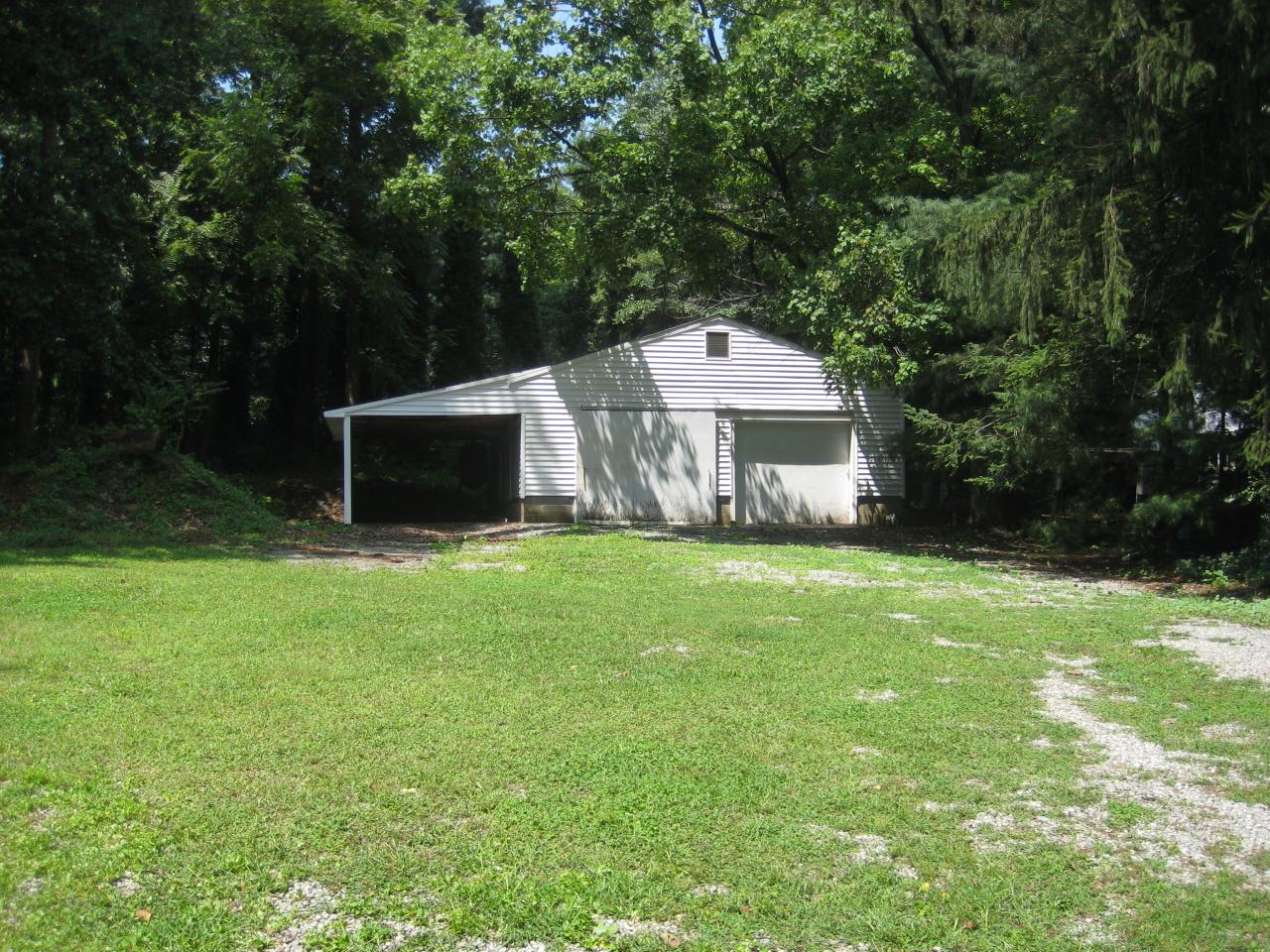 2247 Valleydale Road Salem, VA 24153 - Photo 22 of 23 Garage