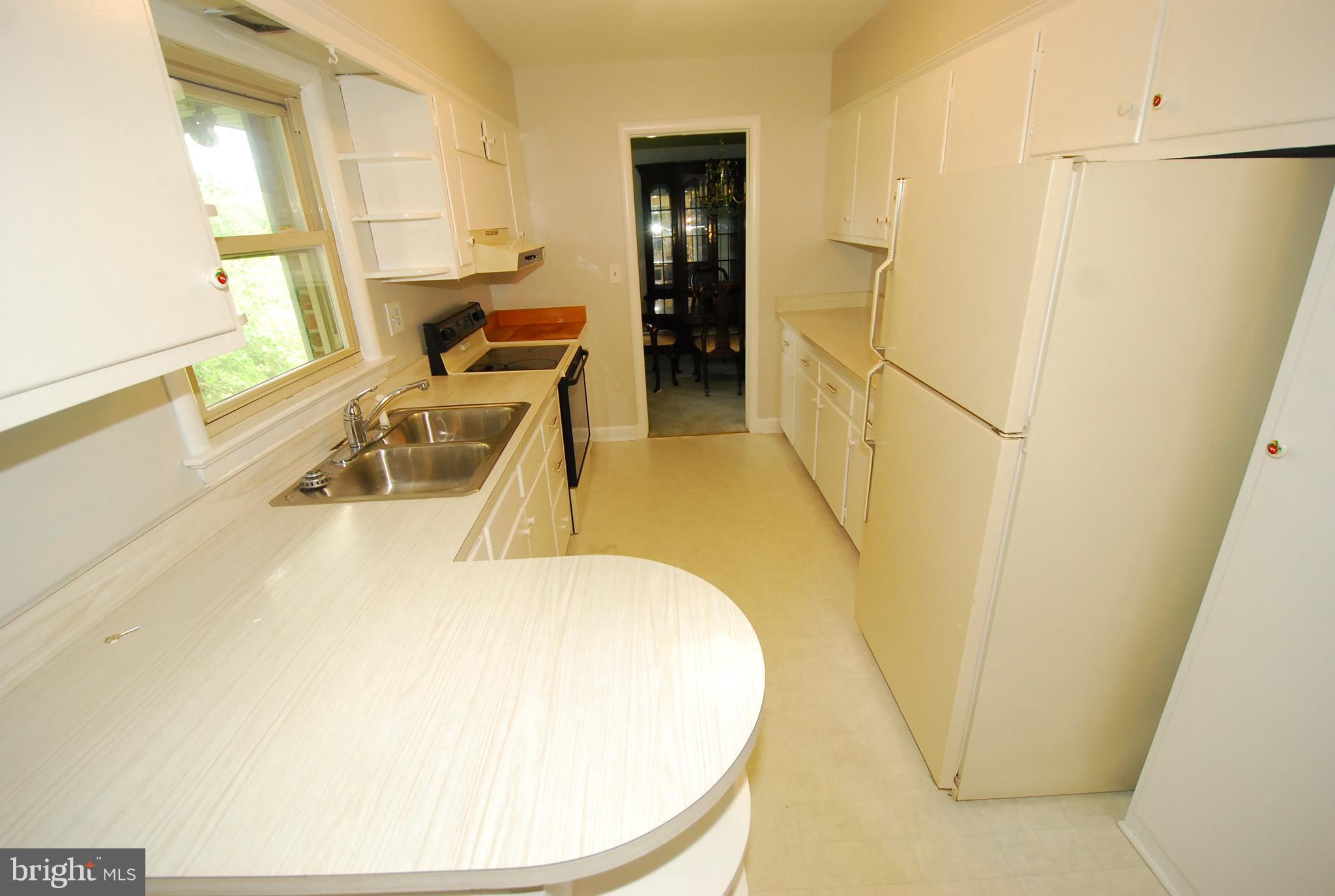 27315 Ridge Road Damascus, MD 20872 - Photo 17 of 28 Kitchen