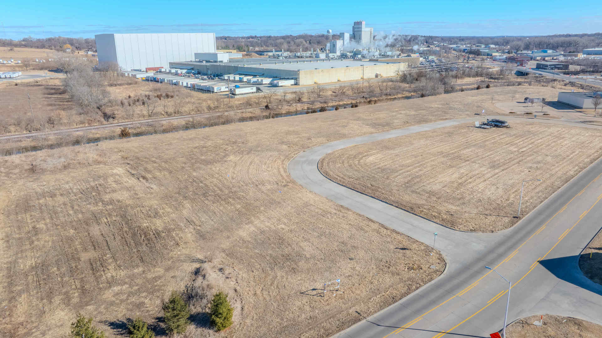 2460 Lillian Way Clinton, IA 52732 - Photo 4 of 5 a view of roof and mountain view