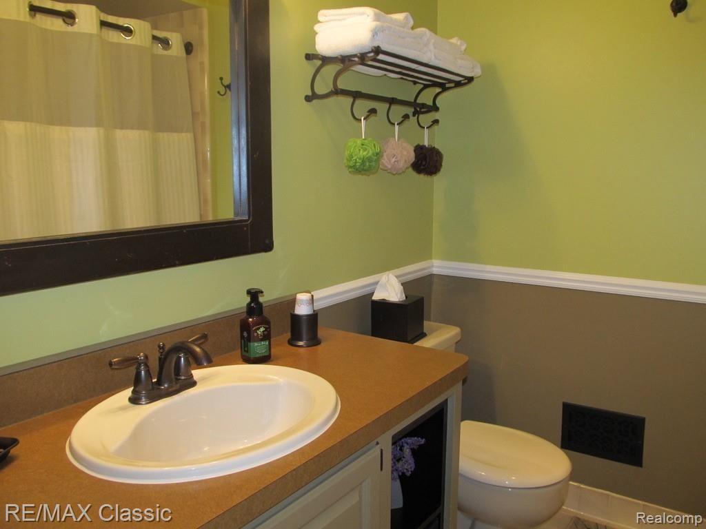 36755 Chesapeake Road Farmington, MI 48335 - Photo 24 of 36 UNADJUSTEDNONRAW_thumb_4a4a.jpg