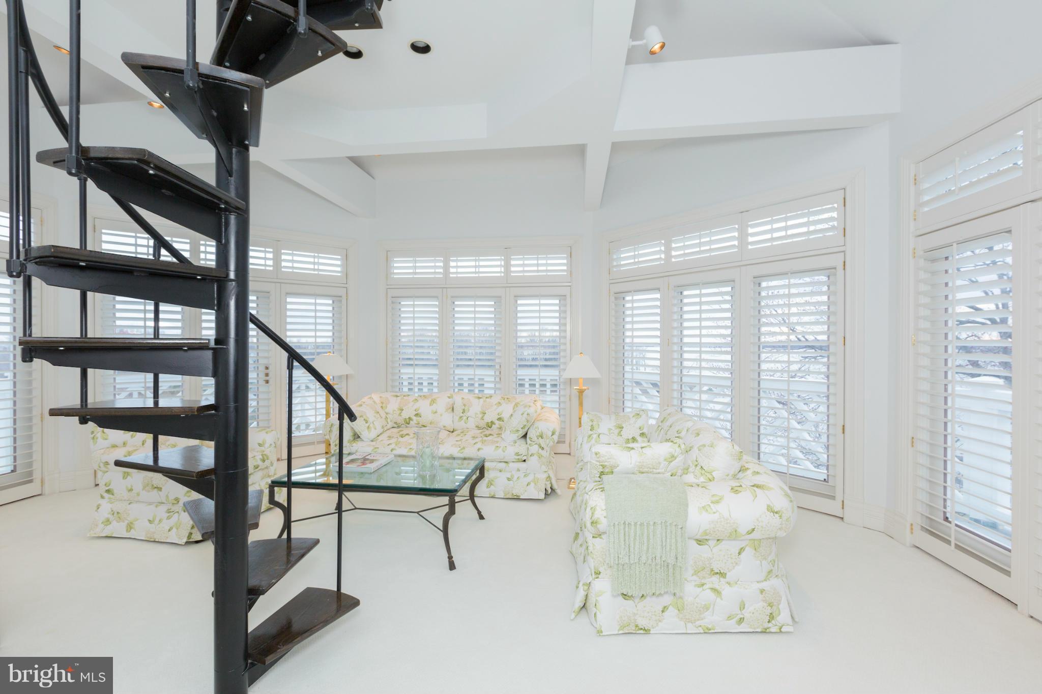 1234 Cherry Tree Lane Annapolis, MD 21403 - Photo 19 of 29 a living room with furniture