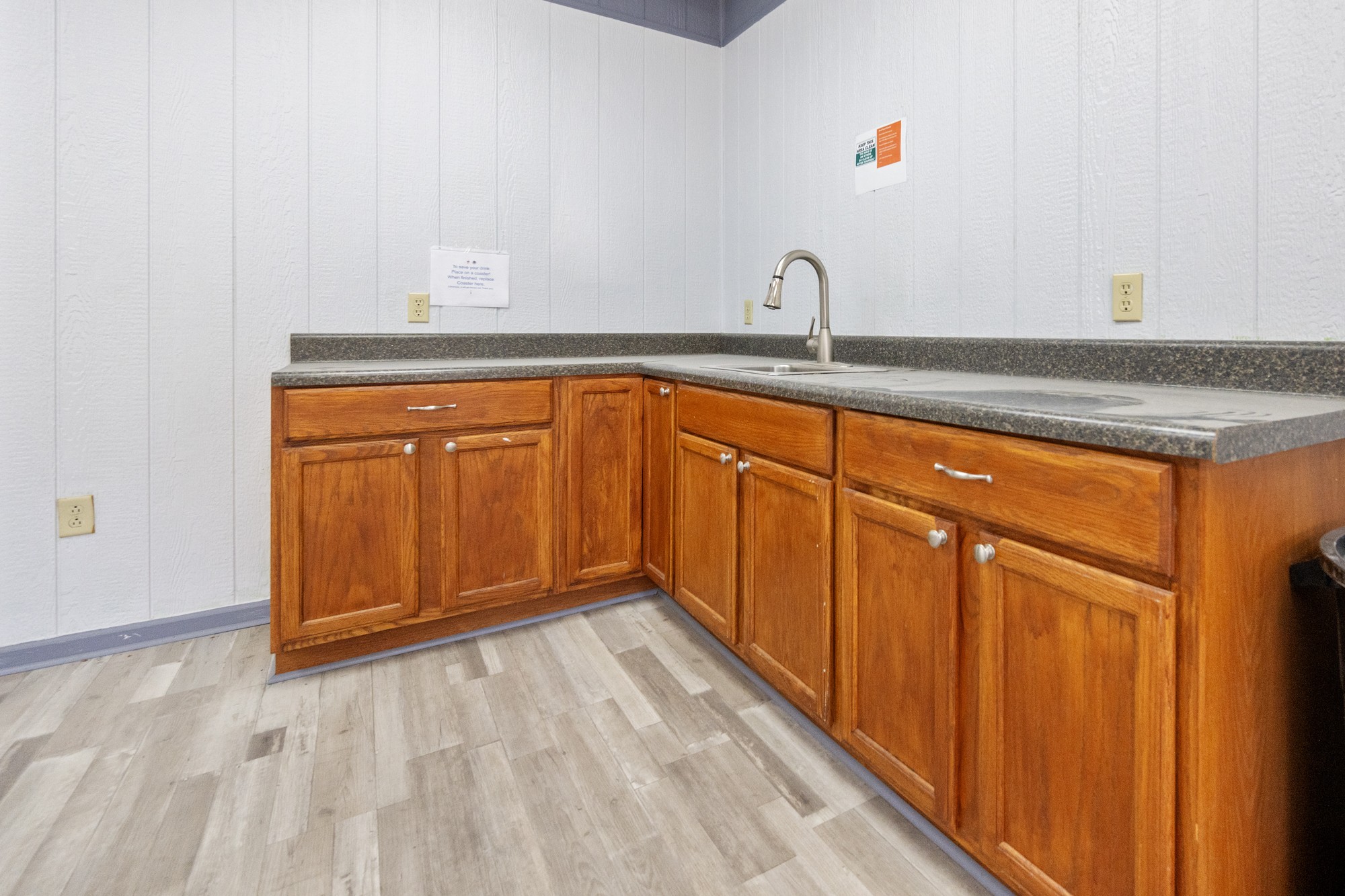 19225 West Main Street Huntingdon, TN 38344 - Photo 20 of 30 a kitchen with a sink and cabinets