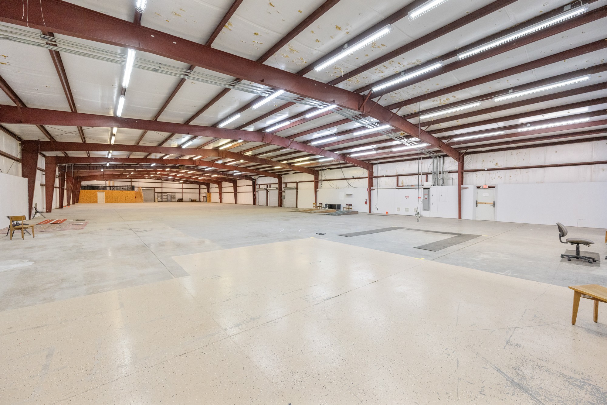 19225 West Main Street Huntingdon, TN 38344 - Photo 29 of 30 a view of a empty room with windows
