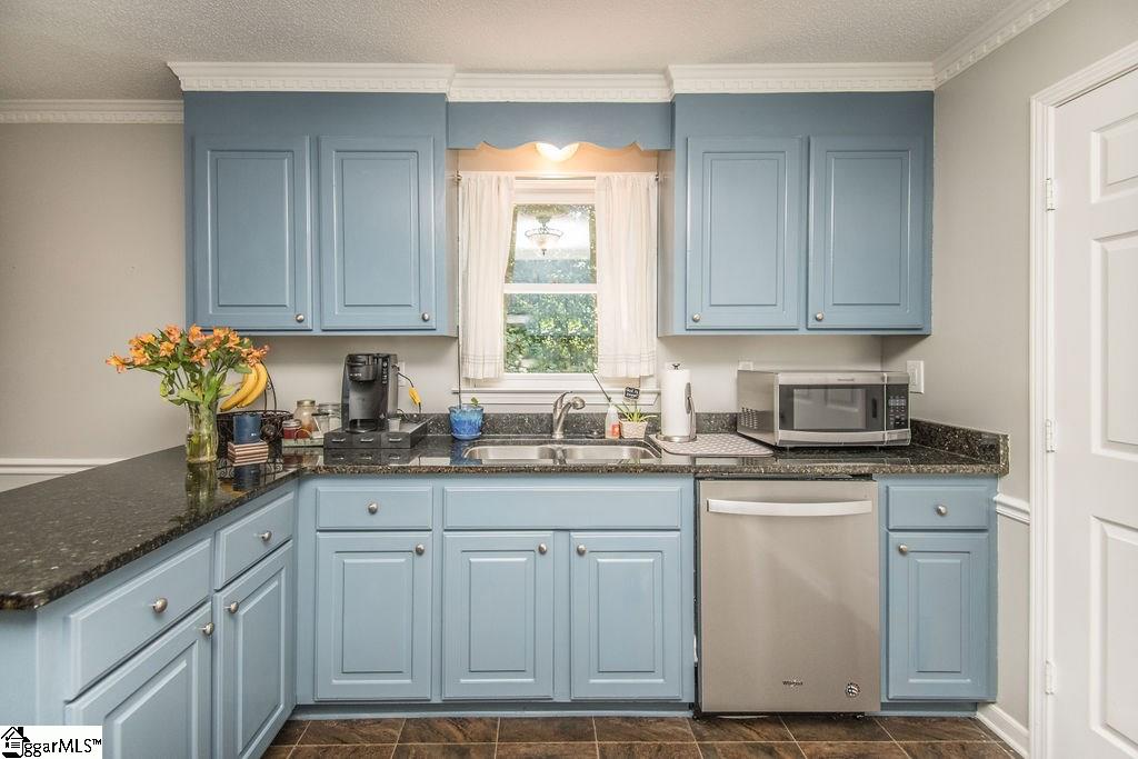 527 Hillandale Road Liberty, SC 29657 - Photo 3 of 36 Gallery Image 3