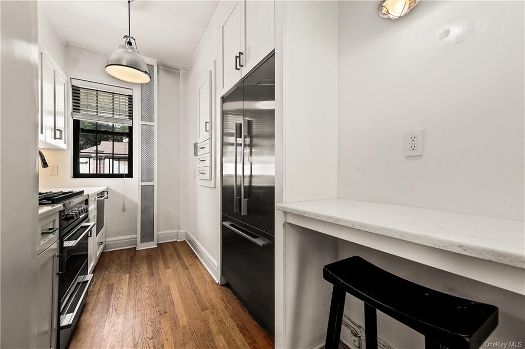 26 Pondfield Road, Unit 3C Bronxville, NY 10708 - Photo 4 of 15 Kitchen view.