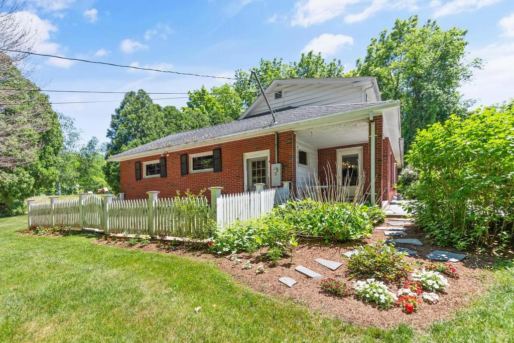 57 Long Hill Road Groton, MA 01450 - Photo 7 of 30 Gallery Image 7