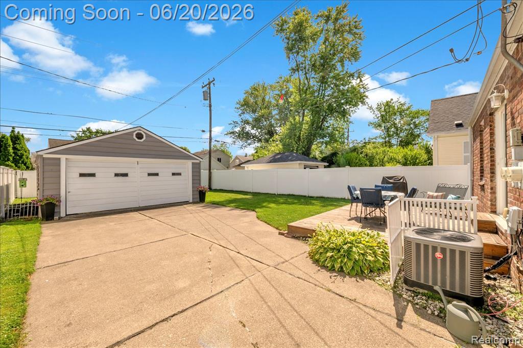 1009 Harvard Road Berkley, MI 48072 - Photo 29 of 44