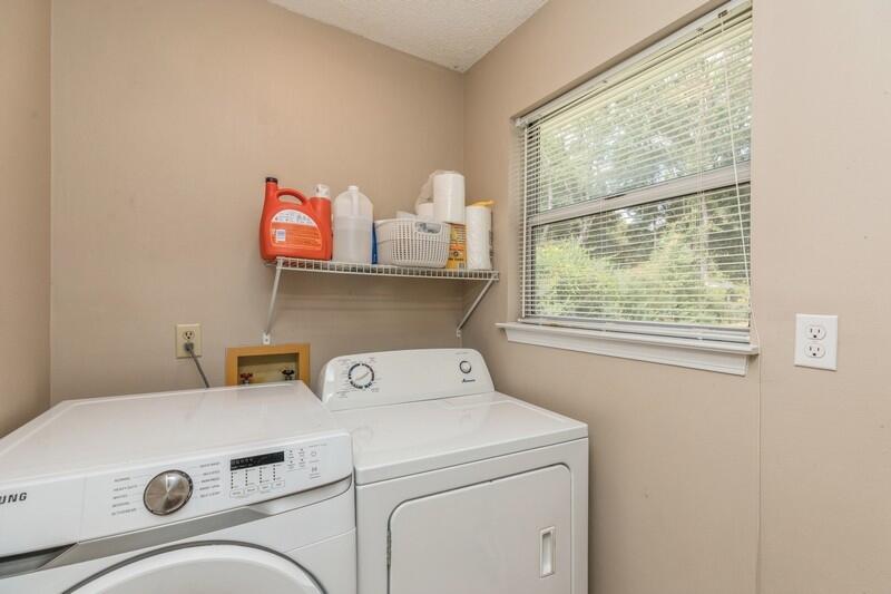 422 John King Road Crestview, FL 32539 - Photo 25 of 30 a utility room with dryer and washer