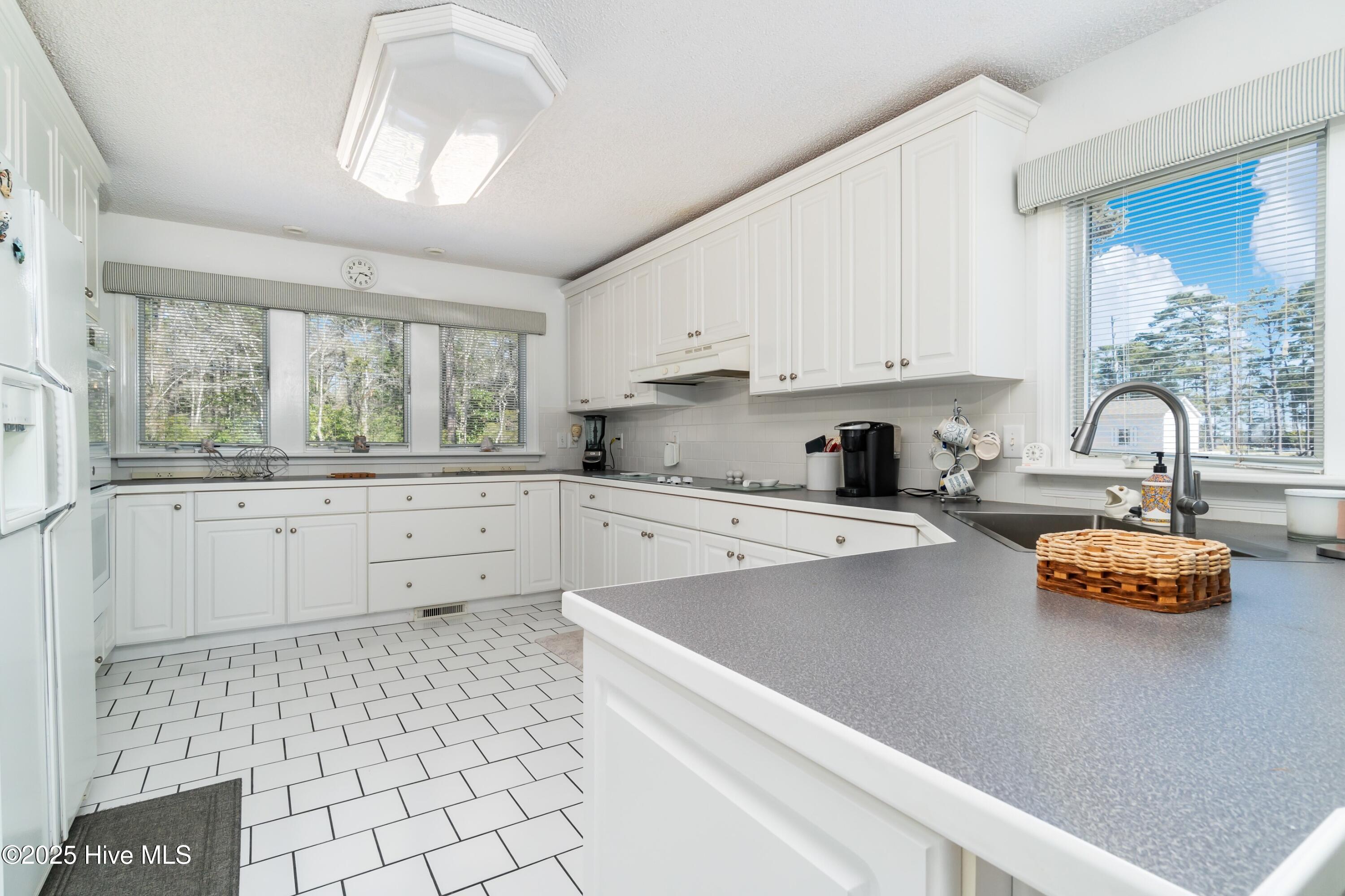 3153 Janiero Road Arapahoe, NC 28510 - Photo 13 of 37 013_Kitchen