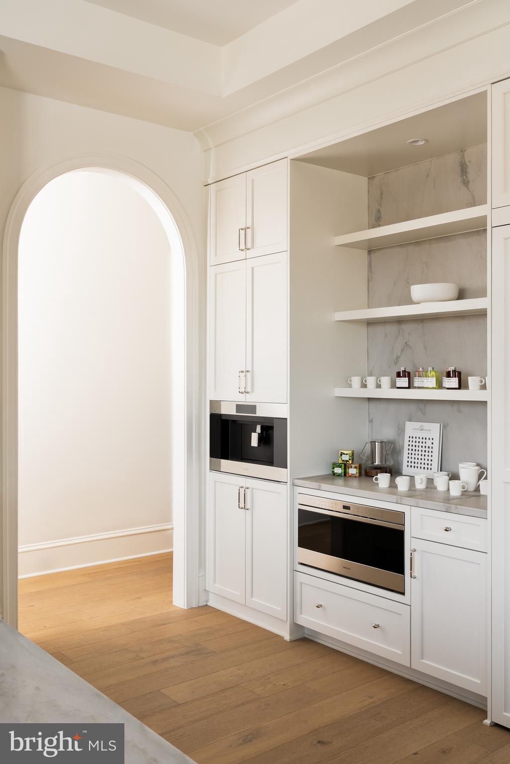 8634 Overlook Road McLean, VA 22102 - Photo 23 of 76 Signature arched doorways throughout