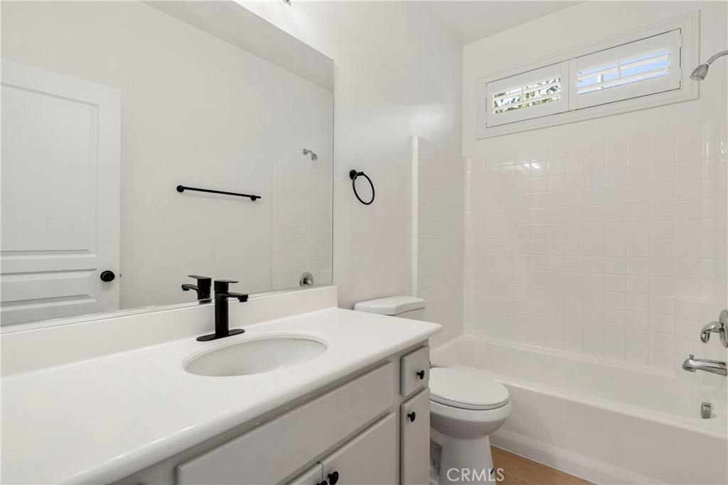 256 4 Seasons Boulevard Hemet, CA 92545 - Photo 16 of 31 a bathroom with a sink a toilet and shower