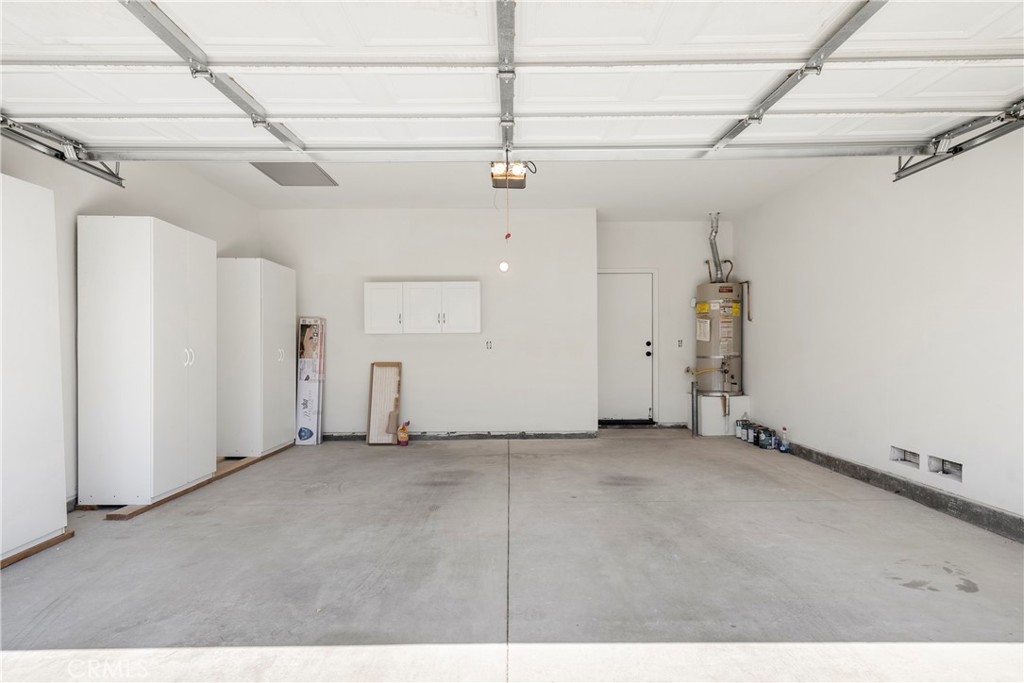 256 4 Seasons Boulevard Hemet, CA 92545 - Photo 18 of 31 a view of a garage