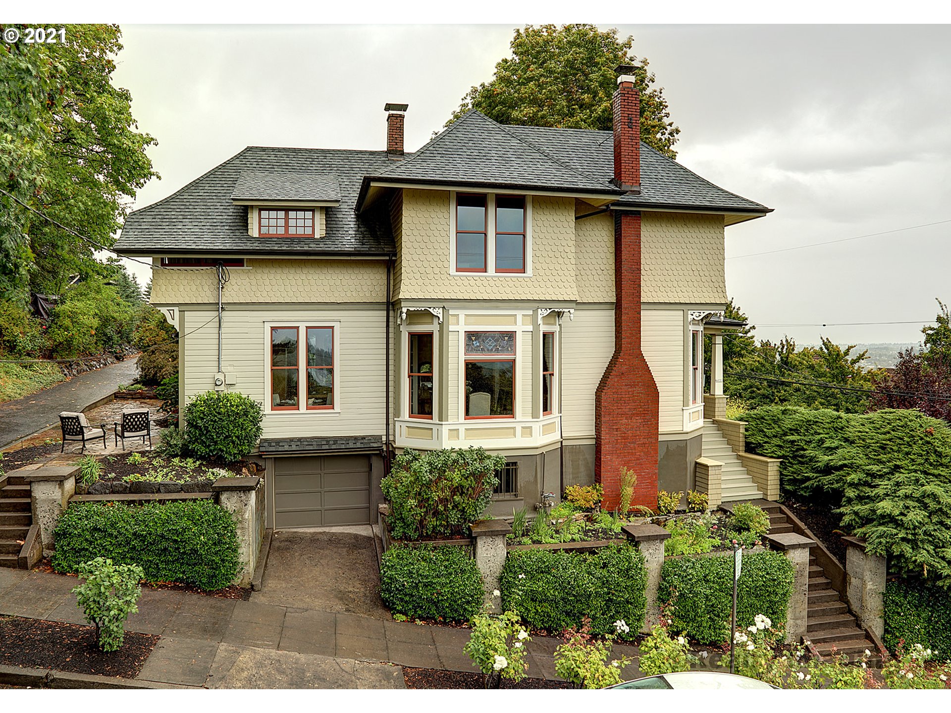 4031 Southwest Condor Avenue Portland, OR 97239 - Photo 3 of 32 Gallery Image 3