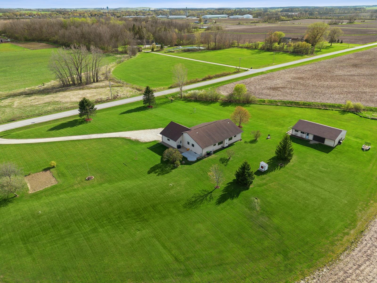 W2150 Crosstown Road Hilbert, WI 54129 - Photo 29 of 31 Gallery Image 29