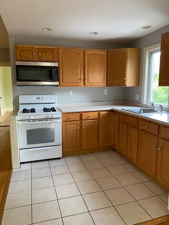 $2,100 | 23 River Place, Unit 2, Methuen, MA 01844