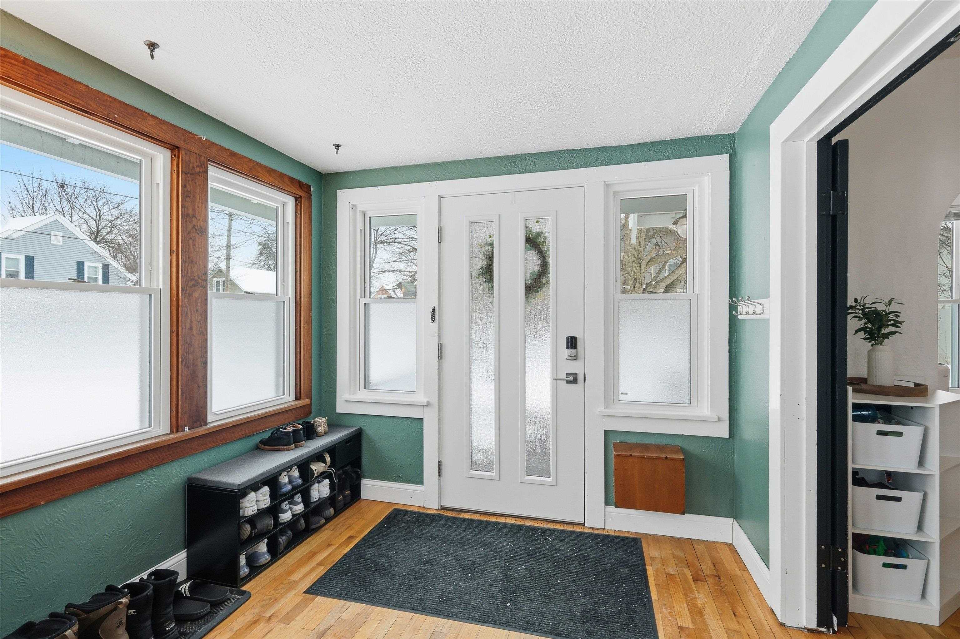 727 North Bennett Street Appleton, WI 54914 - Photo 2 of 22