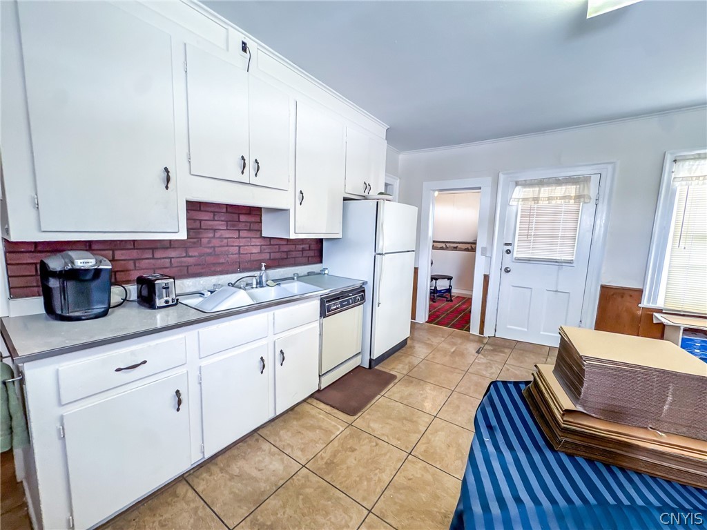 194 Genesee Street Auburn, NY 13021 - Photo 11 of 40 Apartment #1