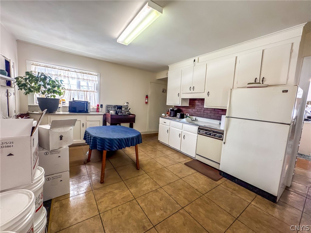 194 Genesee Street Auburn, NY 13021 - Photo 12 of 40 Apartment #1