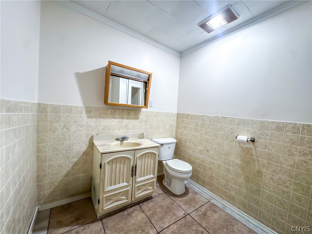 194 Genesee Street Auburn, NY 13021 - Photo 17 of 40 Apartment #1