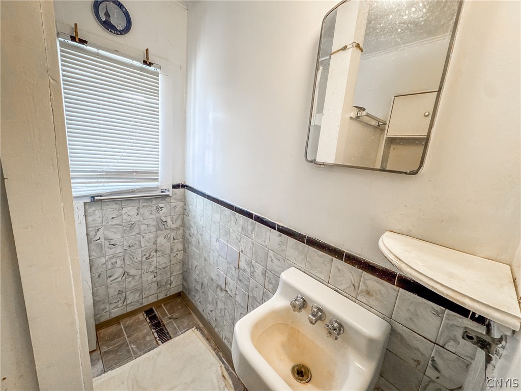 194 Genesee Street Auburn, NY 13021 - Photo 37 of 40 Apartment #5