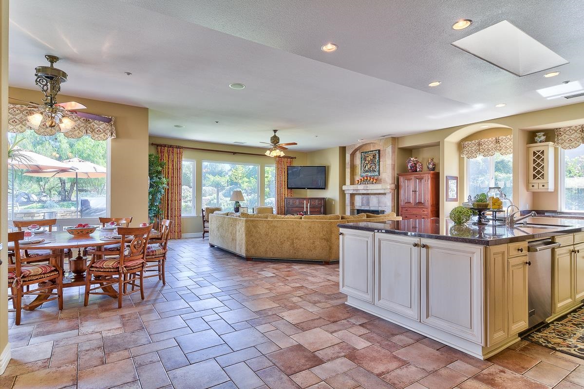 14009 Lake Poway Road Poway, CA 92064 - Photo 5 of 25 Large great room with adjoining gourmet kitchen!