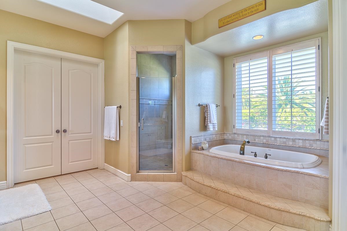 14009 Lake Poway Road Poway, CA 92064 - Photo 9 of 25 Relax in the jetted tub!