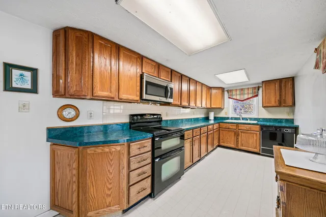 $589,900 | 5334 Morgan County Highway, Lancing, TN 37770