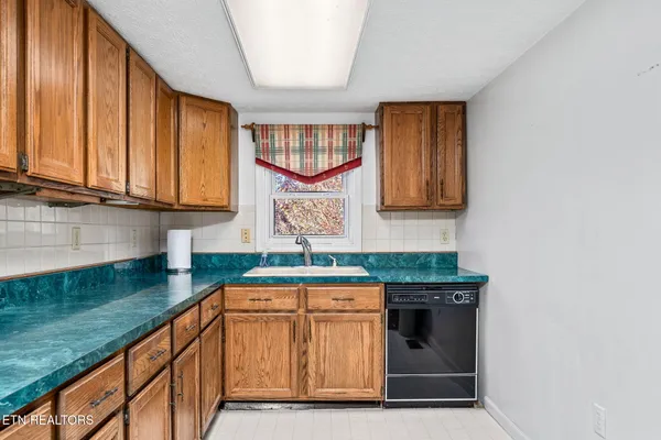 $539,900 | 5334 Morgan County Highway, Lancing, TN 37770