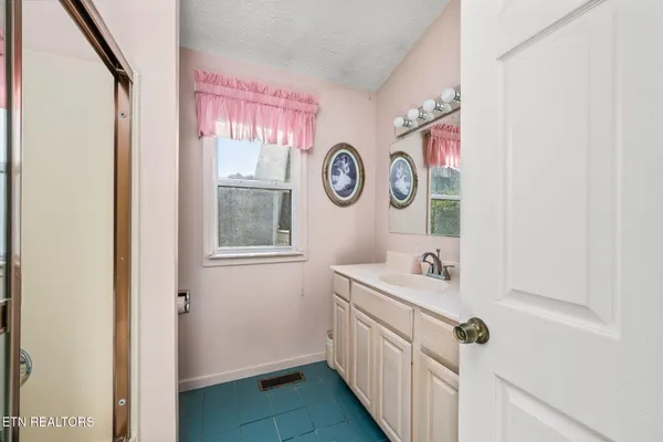 $539,900 | 5334 Morgan County Highway, Lancing, TN 37770