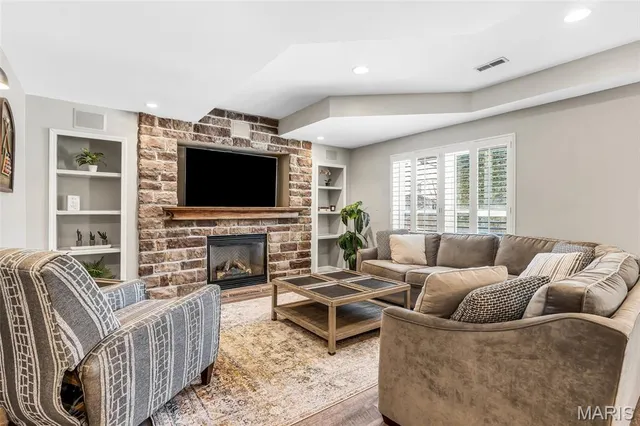 $825,000 | 17104 Hillcrest Field Court, Chesterfield, MO 63005