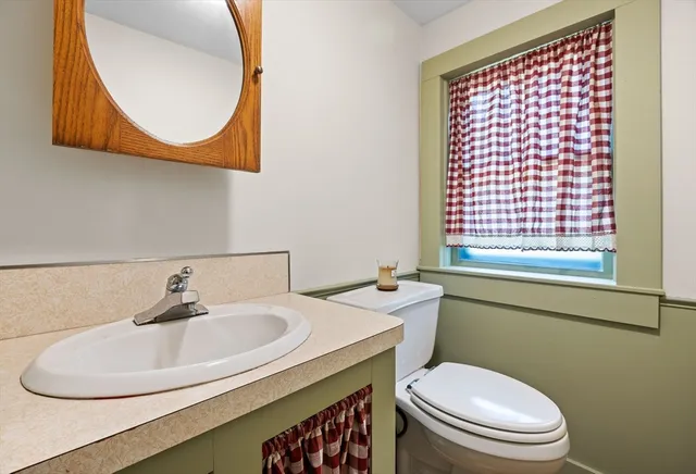 $585,000 | 687 Main Street, Wareham, MA 02571