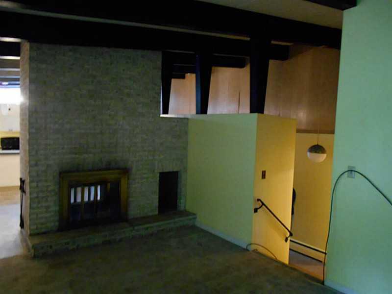 741 McCoy Road McKees Rocks, PA 15136 - Photo 6 of 15 Living Room.