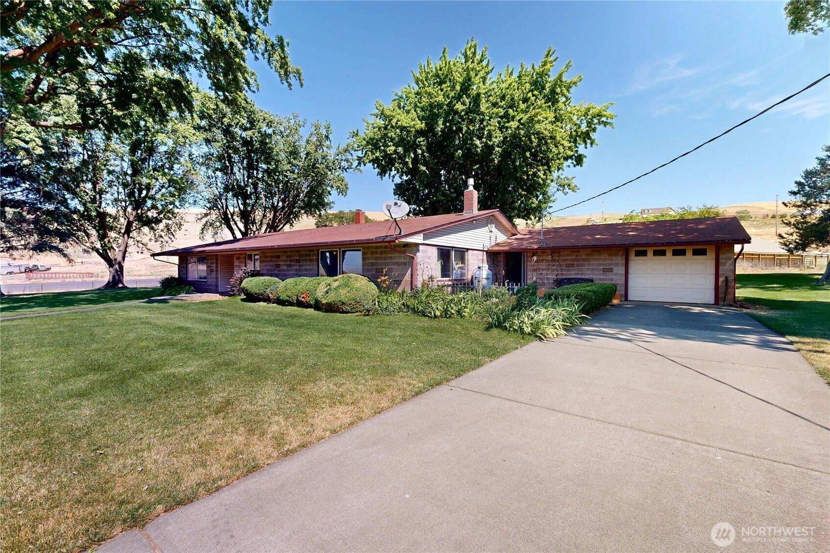 238 Patit Road Dayton, WA 99328 - Photo 3 of 40 a front view of a house with garden