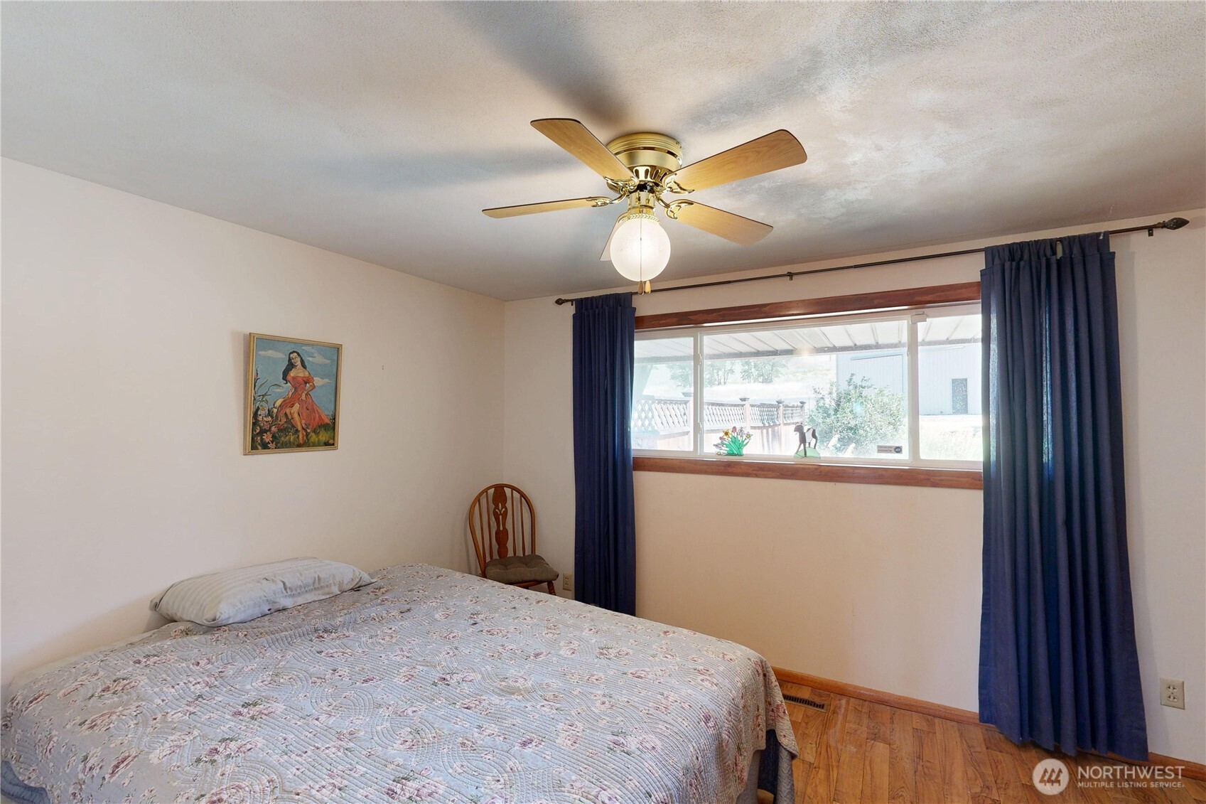 238 Patit Road Dayton, WA 99328 - Photo 33 of 40 a bedroom with a bed and a window